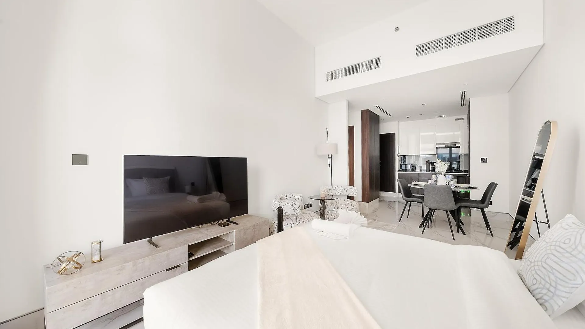 Cozy Studio In J One, Business Bay Dubai Apartment